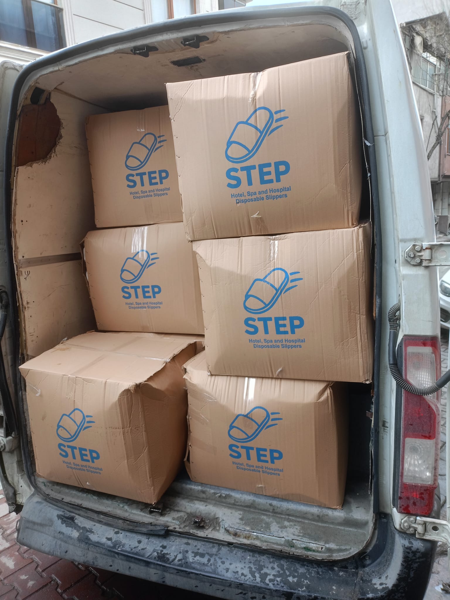 Beş yıldızlı oteller için özel tasarım lüks havlu otel terlikleri - Step Otel Terlikleri. Lüks Otel Terliği Tasarımı ve Üretimi. Kurumsal logolu premium velur otel terliği, yumuşak dokulu lüks buklet ürünleri. Üst segment kadife otel terliği seçenekleri. Otellere özel nakışlı terlik üretimi ve kurumsal marka kimliği uygulamaları. Yüksek kaliteli kullan-at otel terlikleri.